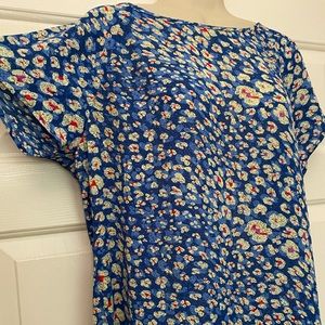 CAbi Floral Cross Back Top w Buttons Size M